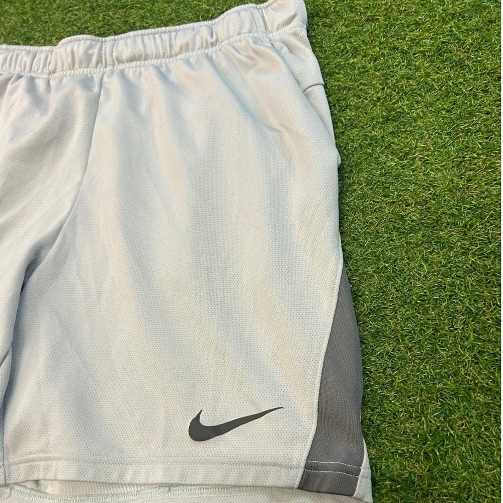 Nike Dri-FIT Mens Grey Mesh Athletic Training Shorts Large Standard Fit